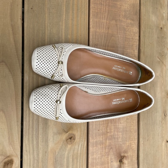 Naturalizer N5 Comfort Low Wedge Shoes – Size 8W (Cream) - Picture 2 of 9